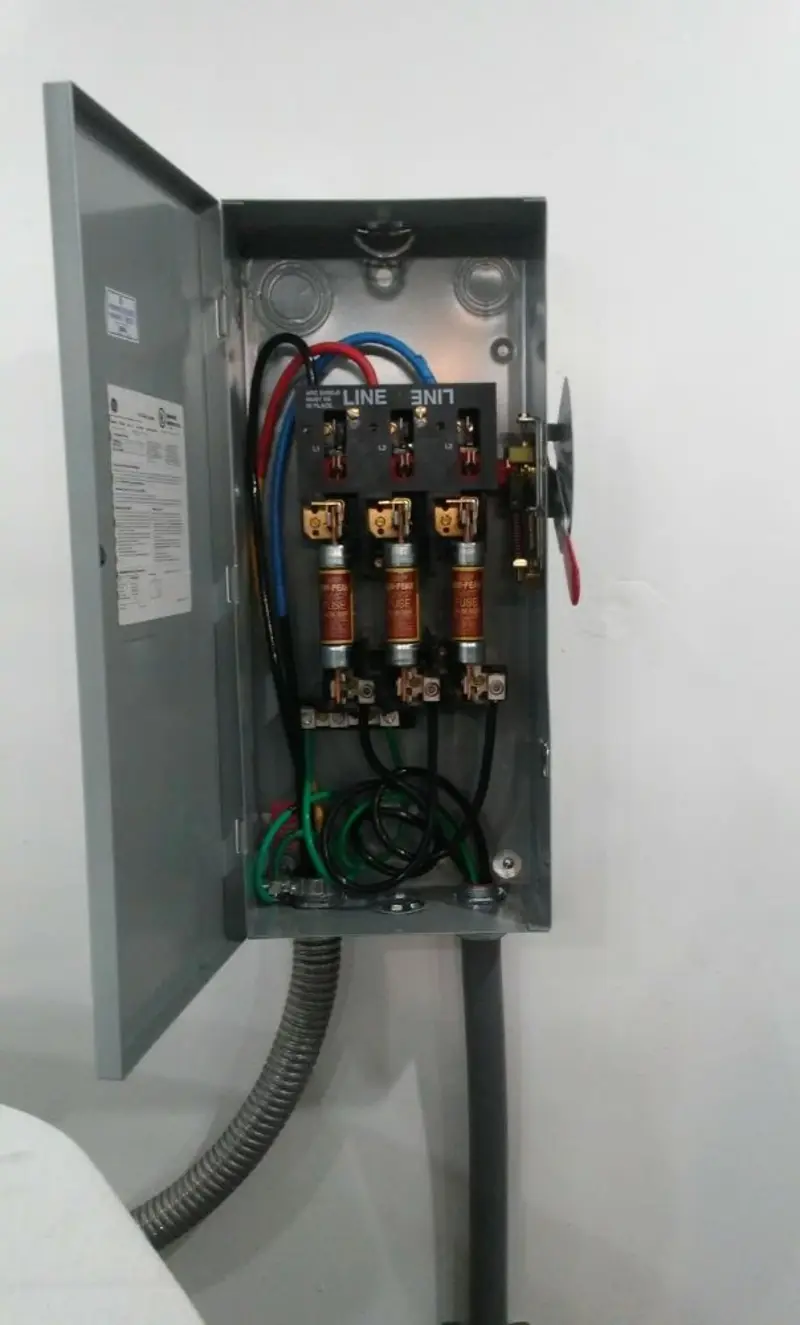 Three-phase disconnect switch installed for Smoke Detector Installation in Holdrege